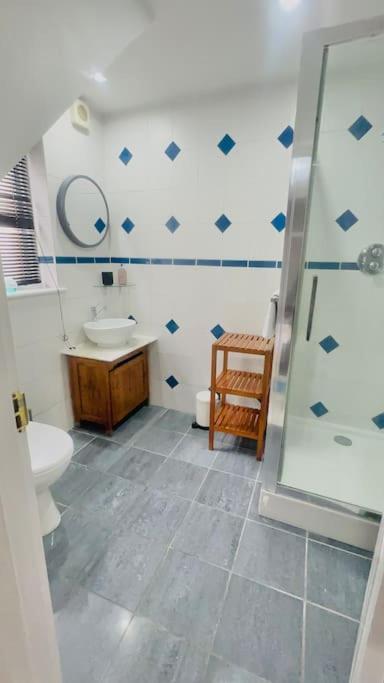 Amazing Location - City Of London- 2 Bedroom Stunning Canal View House With Private Garden,Parking & Balcony Extérieur photo